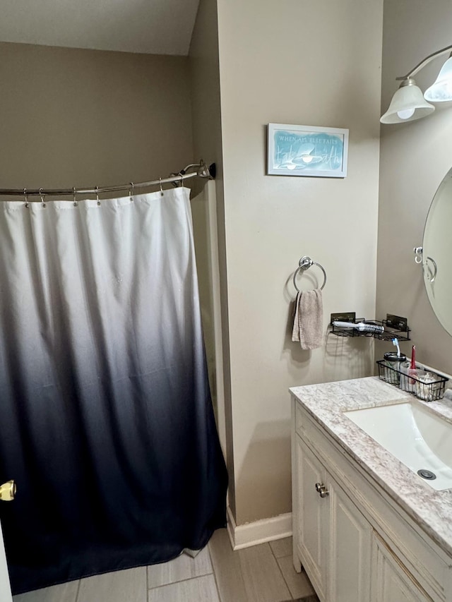 full bath featuring vanity, a shower with curtain, and baseboards