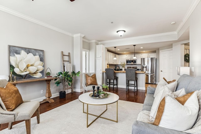 living room with recessed lighting, baseboards, crown molding, and light wood finished floors