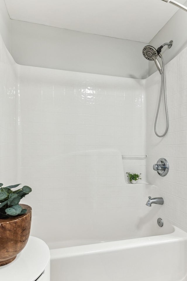 bathroom featuring shower / bathing tub combination