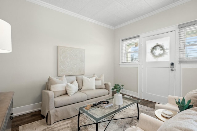 living area featuring crown molding, wood finished floors, and baseboards