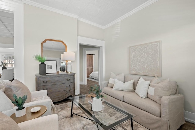 living area featuring baseboards, wood finished floors, and crown molding