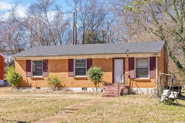 view of front of property featuring crawl space, brick siding, a front lawn, and entry steps