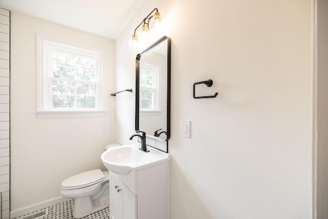 1613 Tammany Dr Unit A, Nashville, TN 37206 - bathroom with toilet, vanity, and baseboards