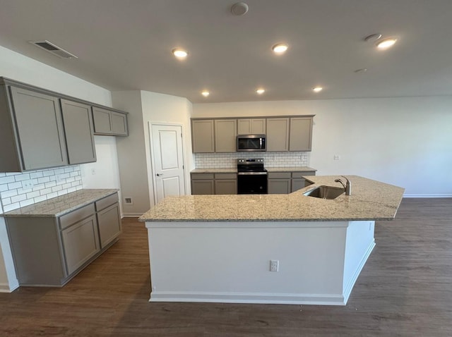 kitchen with visible vents, gray cabinetry, electric stove, a sink, and stainless steel microwave