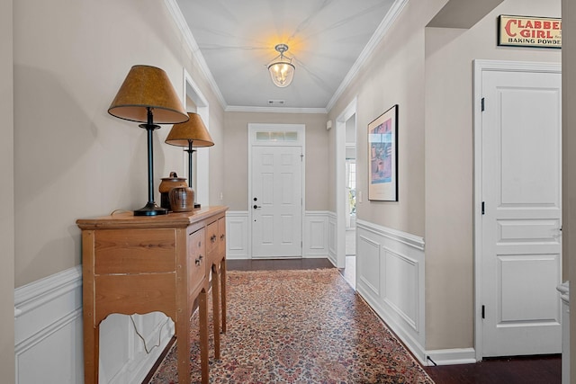 entryway with wainscoting and crown molding