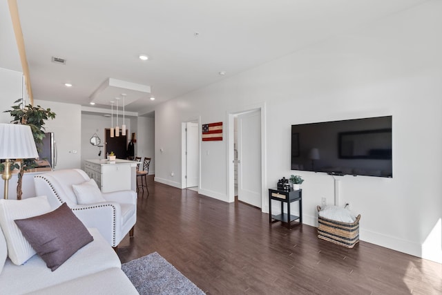 living room with recessed lighting, dark wood-style floors, and baseboards