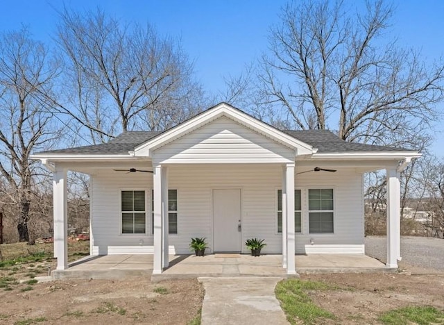 bungalow featuring covered porch, a shingled roof, and ceiling fan