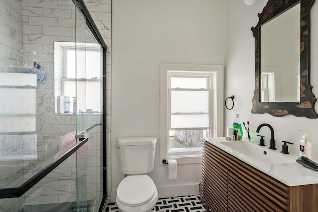 full bath featuring a shower stall, toilet, vanity, and baseboards