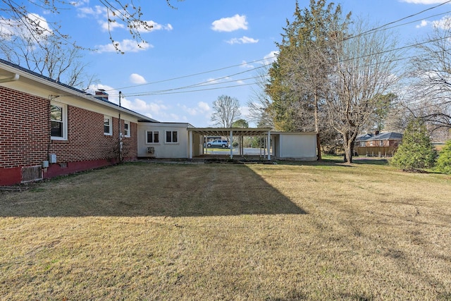 view of yard featuring an attached carport and driveway