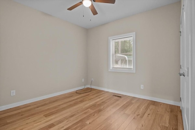 empty room featuring light wood-style flooring, baseboards, and ceiling fan