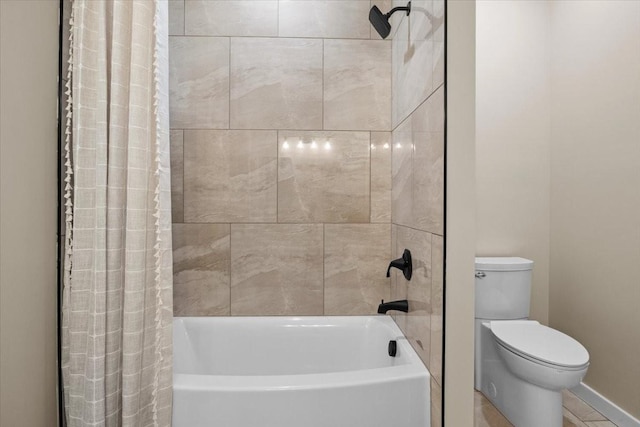 bathroom with toilet, shower / bath combo with shower curtain, and baseboards