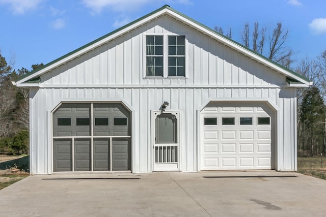 view of detached garage