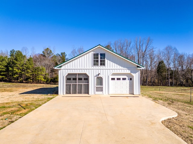 view of detached garage