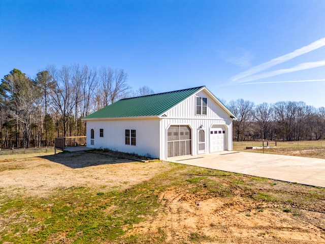 view of detached garage