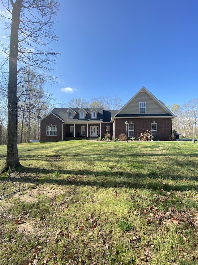 view of front facade with a front yard