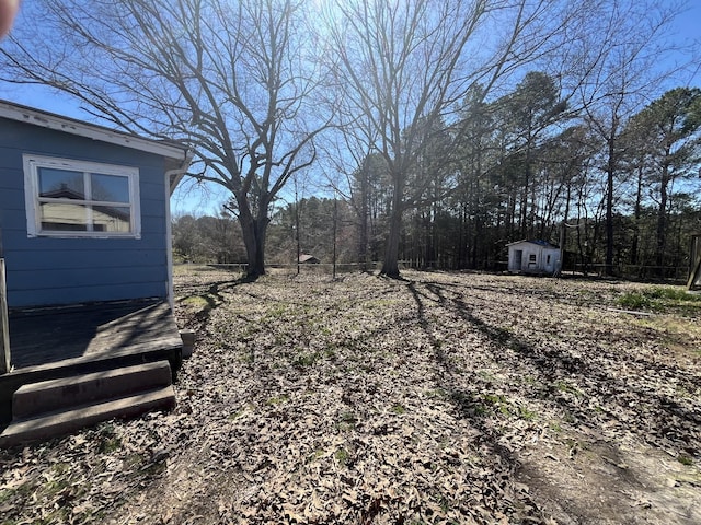 view of yard with an outdoor structure