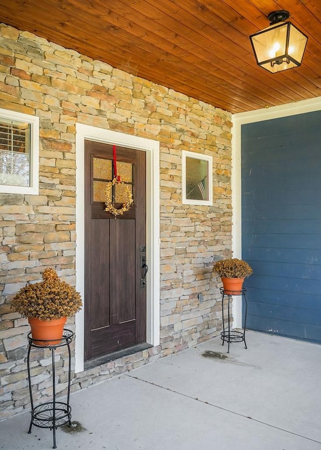 property entrance featuring stone siding