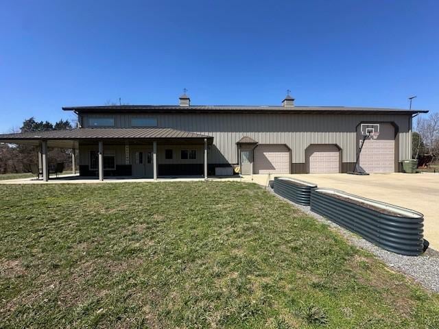 view of front of house featuring a garage and a front lawn