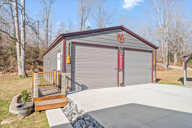 view of detached garage