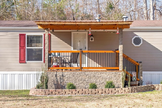 doorway to property with covered porch