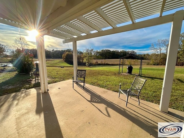 view of patio featuring a pergola