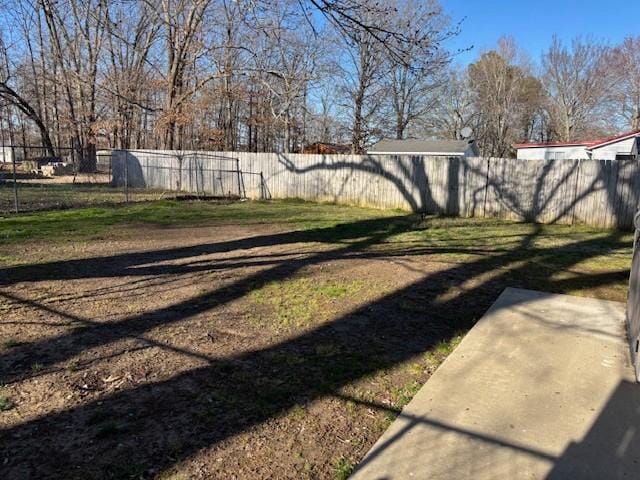 view of yard featuring a fenced backyard