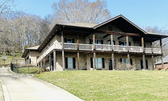 view of front of home featuring a front yard and brick siding