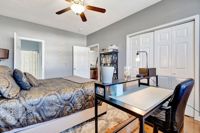 bedroom with light wood-style floors, a closet, and ceiling fan