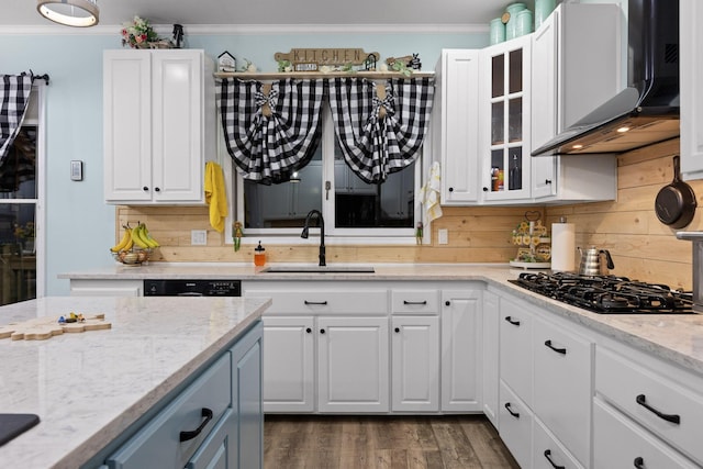 kitchen with a sink, black appliances, range hood, and crown molding