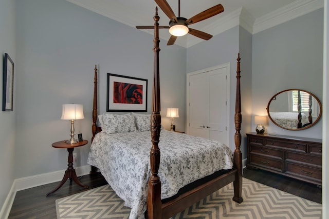 bedroom featuring ceiling fan, baseboards, ornamental molding, wood finished floors, and a closet