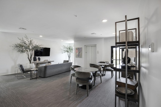 dining area featuring recessed lighting, visible vents, carpet flooring, and baseboards