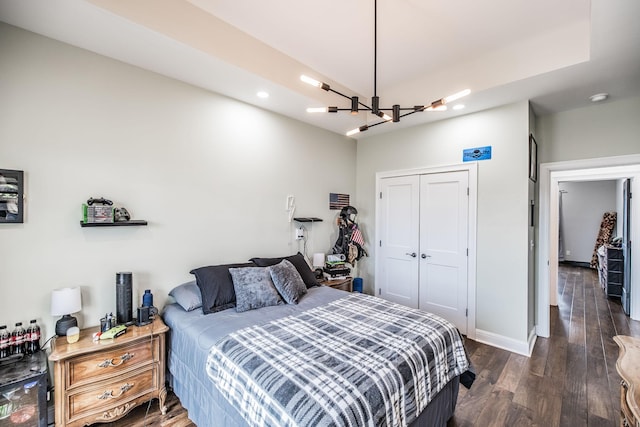 bedroom with recessed lighting, a closet, baseboards, and dark wood-style flooring