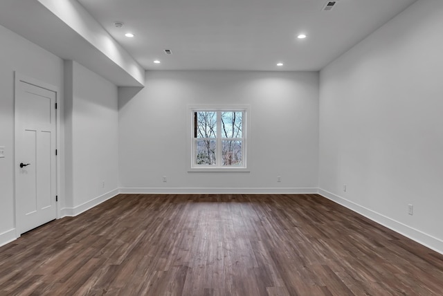 basement with visible vents, recessed lighting, dark wood-style floors, and baseboards