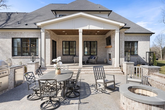 view of patio / terrace featuring grilling area and an outdoor kitchen