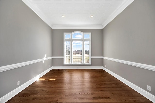 unfurnished room with recessed lighting, baseboards, dark wood-style flooring, and crown molding