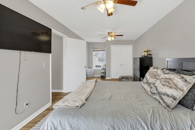 bedroom with wood finished floors, baseboards, and ceiling fan