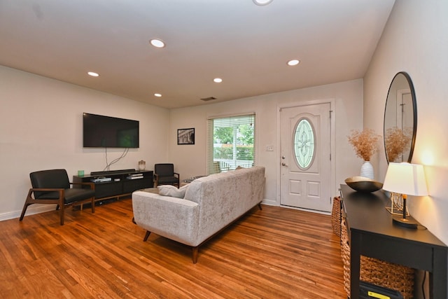 living room featuring recessed lighting, visible vents, baseboards, and wood finished floors