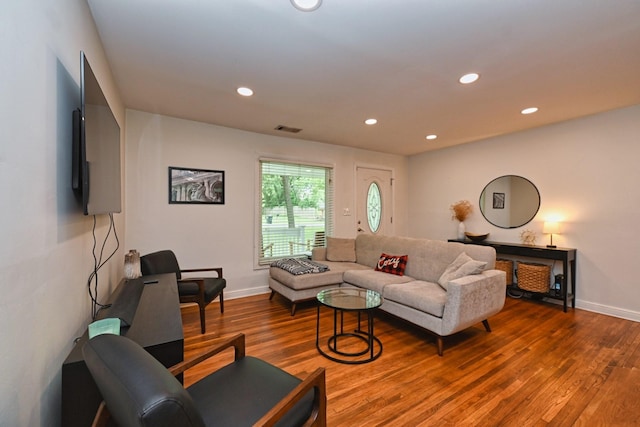 living area featuring recessed lighting, wood finished floors, visible vents, and baseboards