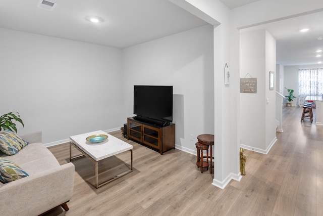 living area with light wood-style flooring, recessed lighting, baseboards, and visible vents