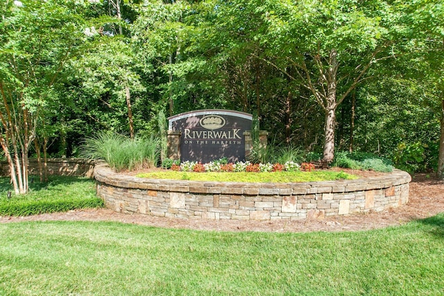 community / neighborhood sign with a yard