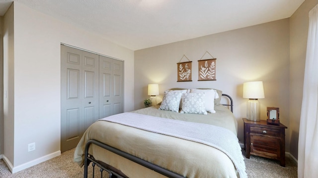 bedroom with carpet flooring, baseboards, and a closet