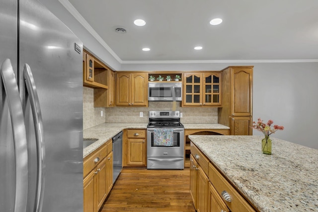 kitchen with visible vents, dark wood finished floors, open shelves, stainless steel appliances, and crown molding