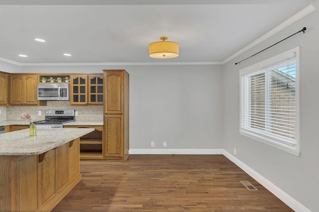 kitchen featuring visible vents, baseboards, decorative backsplash, brown cabinetry, and stainless steel appliances