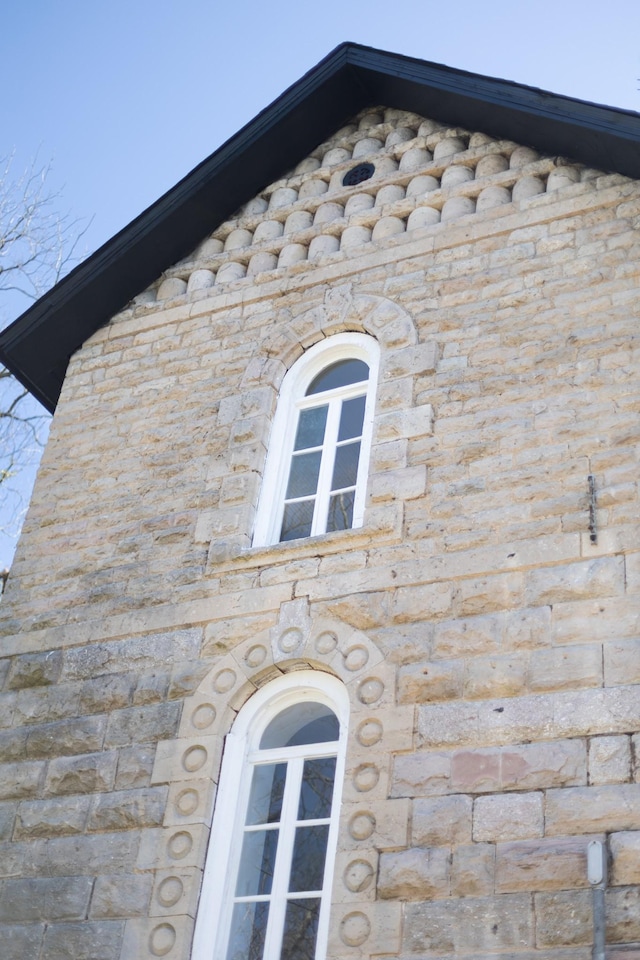 details featuring stone siding