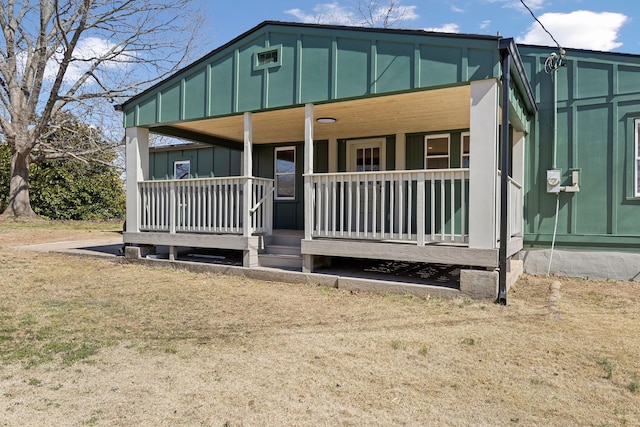 view of front of property featuring a porch