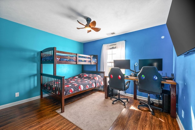 bedroom featuring wood finished floors, visible vents, and baseboards