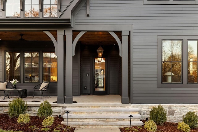 property entrance featuring a porch