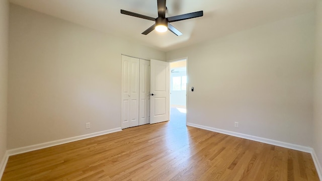 empty room with light wood-style floors, baseboards, and ceiling fan