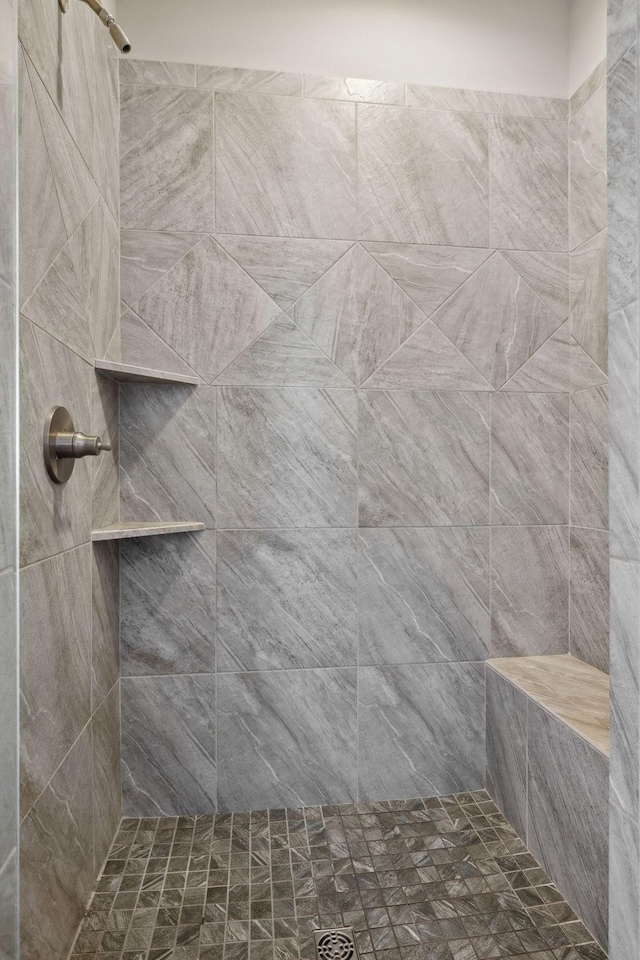 bathroom featuring a tile shower