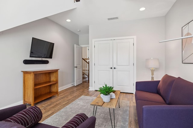 living room with visible vents, recessed lighting, baseboards, and wood finished floors